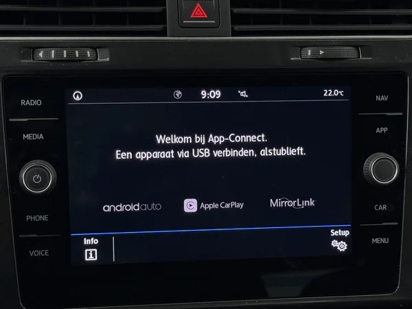 VOLKSWAGEN Golf (2018) — foto 13 van 26