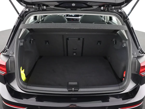 VOLKSWAGEN Golf (2024) — foto 8 van 27