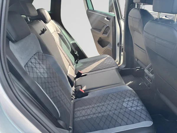 VOLKSWAGEN Tiguan (2021) — foto 8 van 24