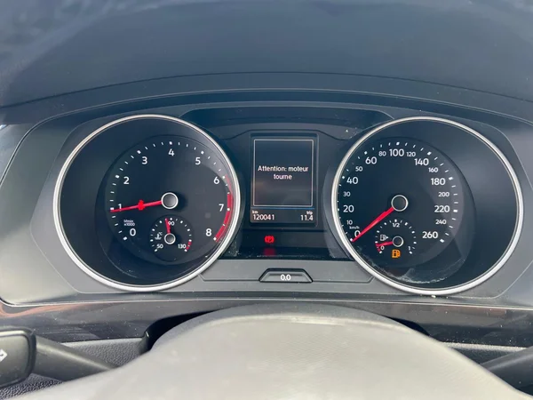 VOLKSWAGEN Tiguan (2021) — foto 17 van 18