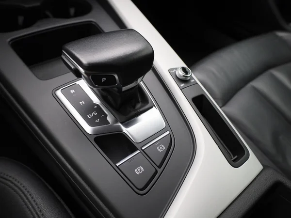 Audi A4 (2023) — foto 27 van 45