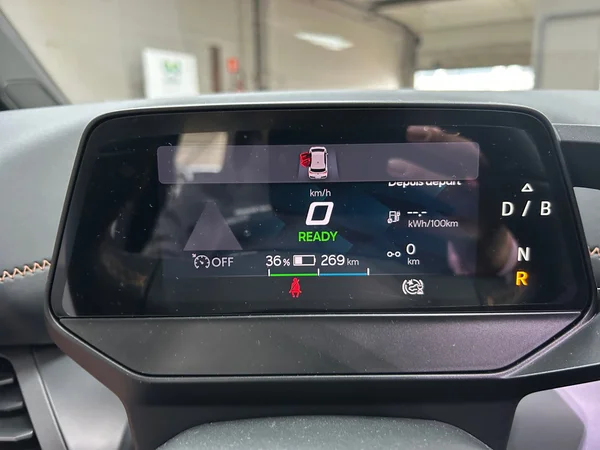 CUPRA Born (2024) — foto 17 van 17