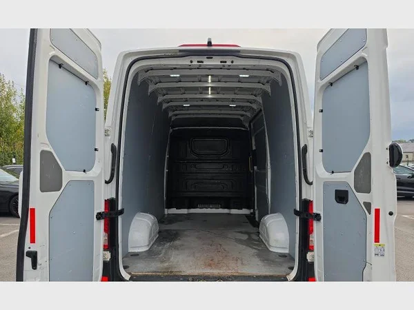 Volkswagen Crafter 35 Fourgon Mwb Hr (2021) — foto 26 van 26