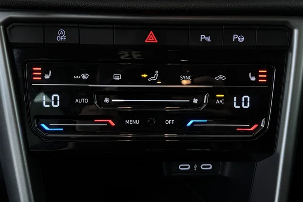 Volkswagen T-Roc (2023) — foto 9 van 19