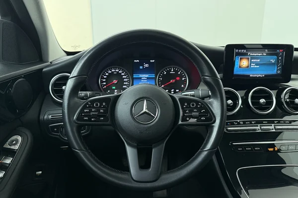 Mercedes-Benz C-Class SW (S205) (2018) — foto 2 van 20