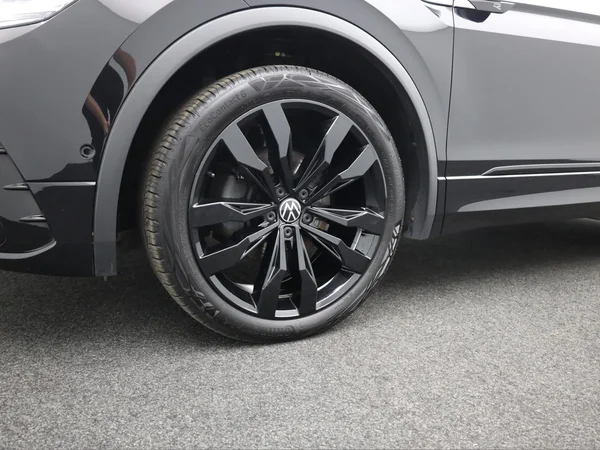 VOLKSWAGEN Tiguan (2021) — foto 4 van 23