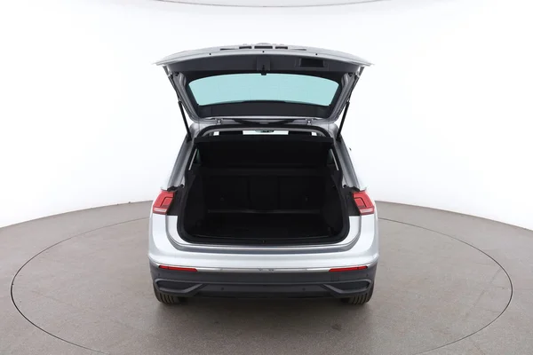 Volkswagen Tiguan (2022) — foto 7 van 16