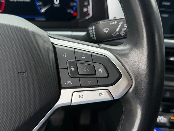 VOLKSWAGEN T-Roc (2023) — foto 3 van 21