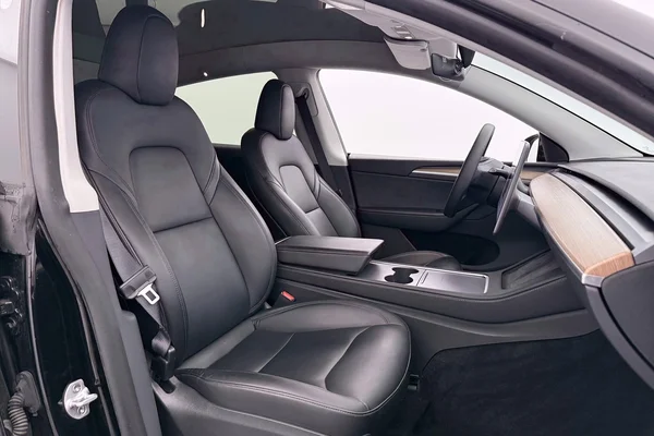 Tesla Model 3 (2023) — foto 5 van 36