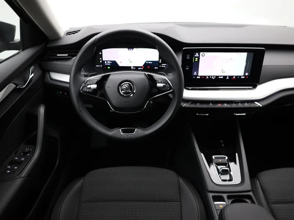 SKODA Octavia Combi (2023) — foto 2 van 20