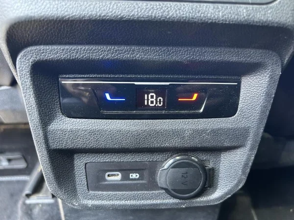 VOLKSWAGEN Tiguan (2024) — foto 30 van 37