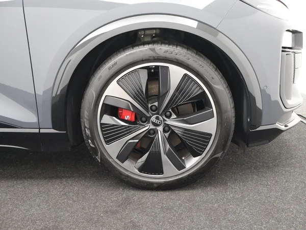 Audi SQ6 e-tron (2025) — foto 28 van 28
