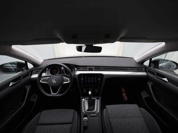 VOLKSWAGEN Passat SW (2023) — foto 4 van 18
