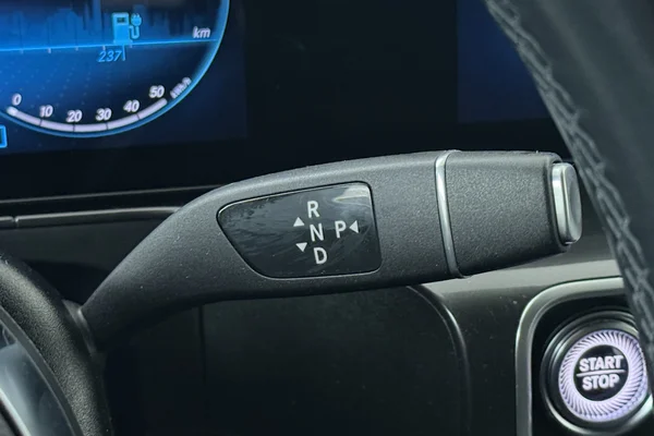 Mercedes-Benz EQC (2020) — foto 4 van 23