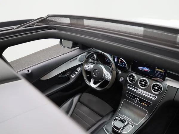 Mercedes-Benz C-Klasse (2021) — foto 30 van 41