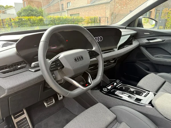 AUDI Q6 e-tron (2025) — foto 15 van 24