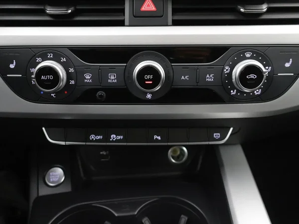 Audi A4 (2023) — foto 16 van 30