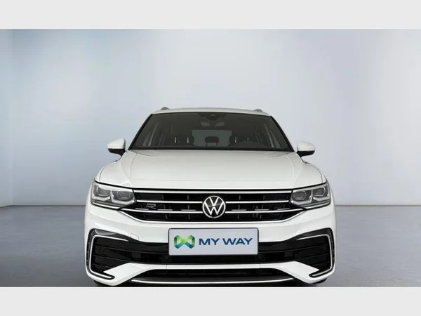 Volkswagen Tiguan (2021) — foto 8 van 15