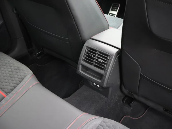 VOLKSWAGEN Golf VIII GTI (2021) — foto 15 van 30