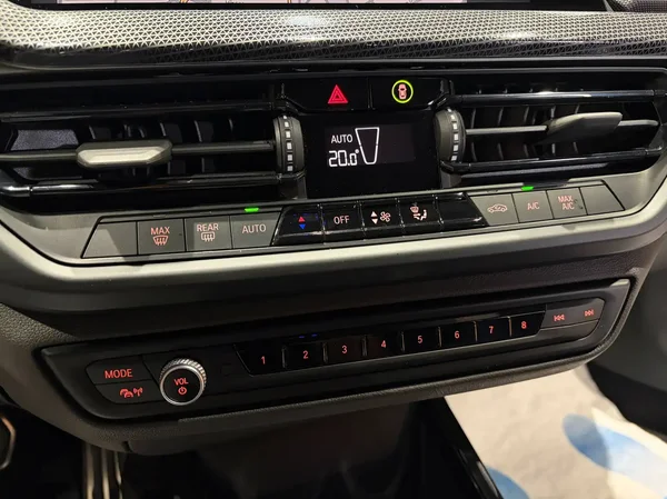 Bmw 118 (2023) — foto 6 van 25