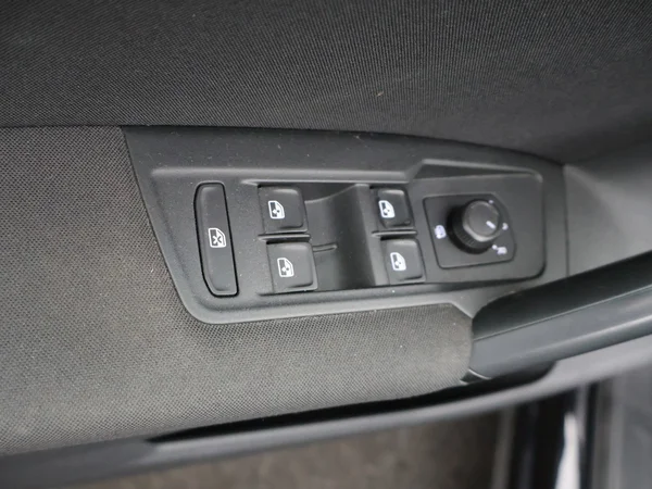 VOLKSWAGEN Tiguan (2019) — foto 9 van 25