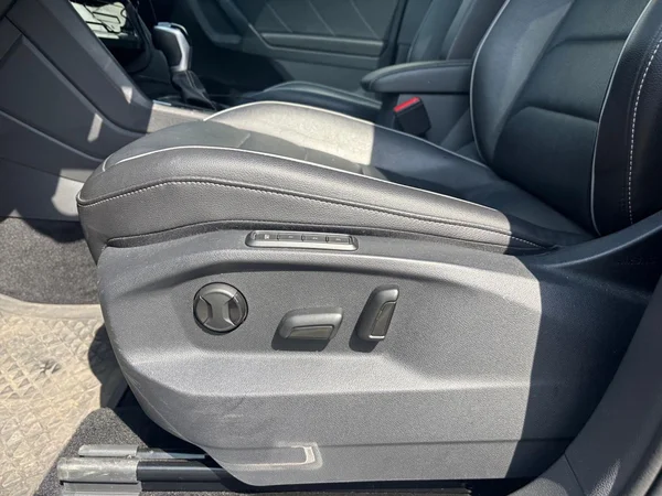 VOLKSWAGEN Tiguan (2023) — foto 9 van 22