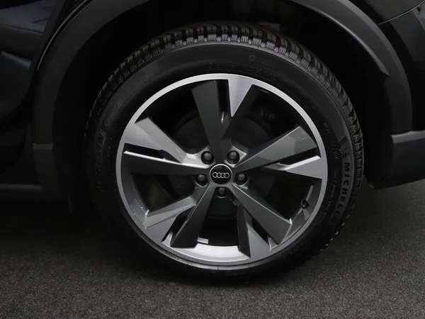 AUDI Q4 e-tron (2025) — foto 18 van 20