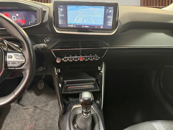 Peugeot 2008 (2020) — foto 11 van 29
