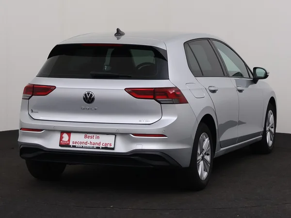 VOLKSWAGEN Golf (2024) — foto 22 van 28