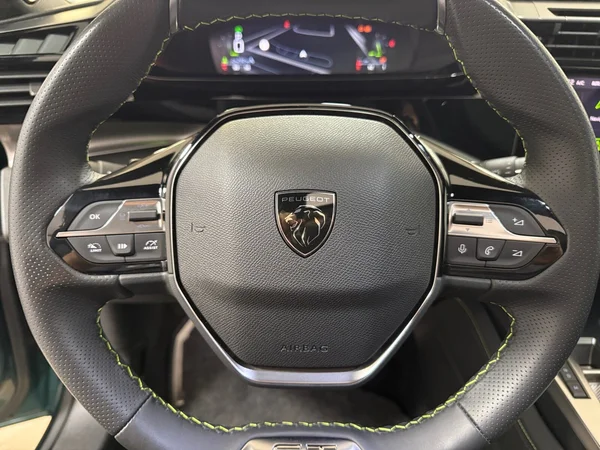 Peugeot 308 (2022) — foto 6 van 29