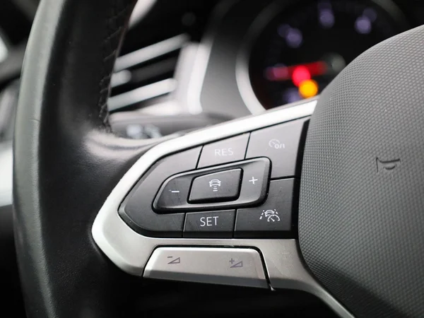 Volkswagen Passat (2021) — foto 15 van 36