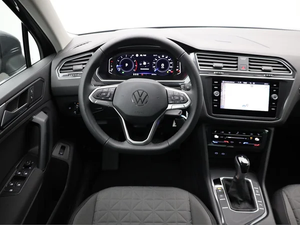 VOLKSWAGEN Tiguan (2023) — foto 5 van 20