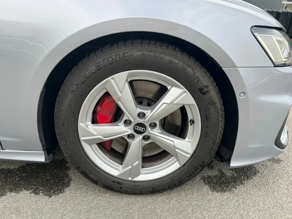 AUDI A6 Avant PHEV (2021) — foto 22 van 24