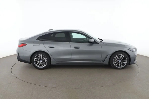 BMW i4 (2022) — foto 13 van 16