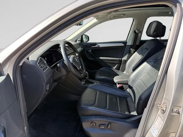 VOLKSWAGEN Tiguan (2018) — foto 17 van 18