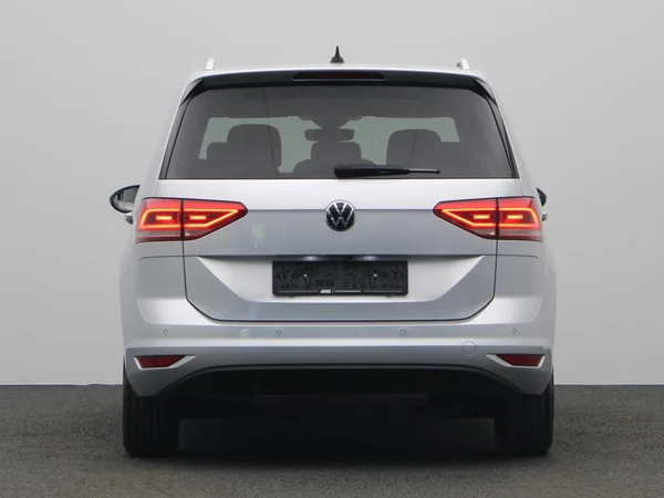 VOLKSWAGEN Touran (2022) — foto 22 van 25