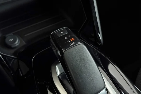 Peugeot E-2008 (2021) — foto 5 van 31