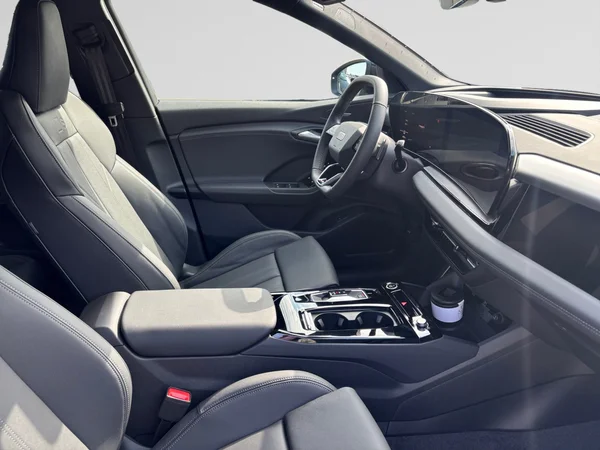 AUDI Q6 e-tron (2025) — foto 23 van 24