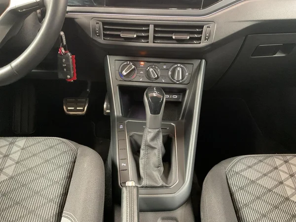 VOLKSWAGEN Taigo (2023) — foto 3 van 22