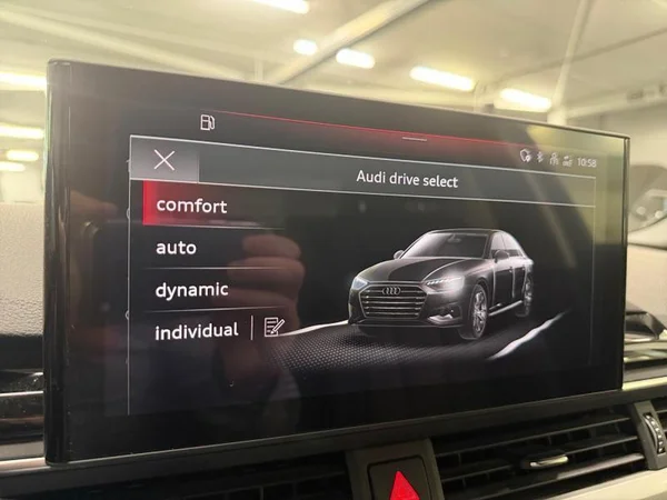 AUDI A4 (2022) — foto 16 van 30