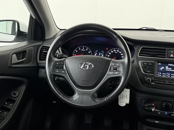 HYUNDAI i20 (2019) — foto 14 van 24