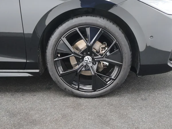 Volkswagen Passat (2024) — foto 29 van 32