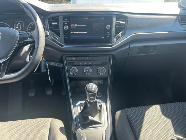 VOLKSWAGEN T-Roc (2019) — foto 21 van 24