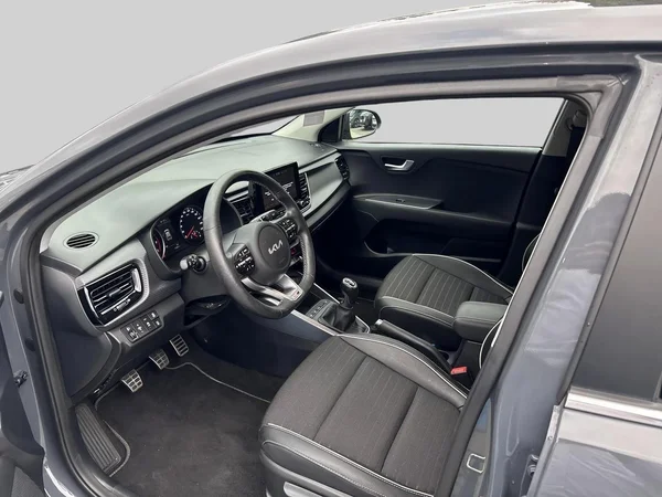 Kia Rio (2023) — foto 18 van 19
