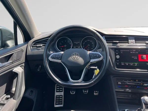 VOLKSWAGEN Tiguan (2022) — foto 16 van 18
