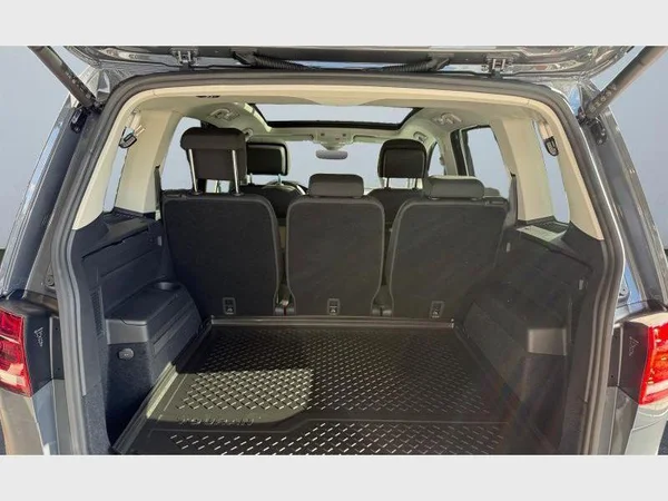 VOLKSWAGEN Touran (2026) — foto 19 van 22