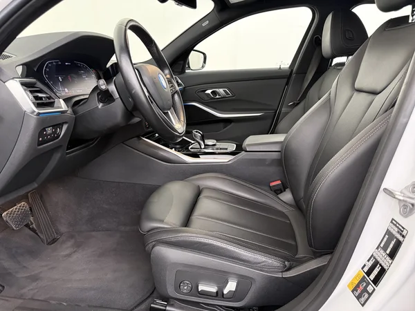 BMW 320 (2022) — foto 6 van 27