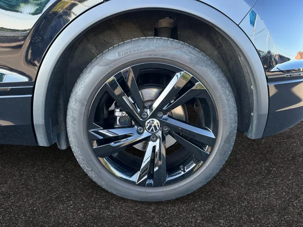 VOLKSWAGEN Tiguan (2023) — foto 18 van 24