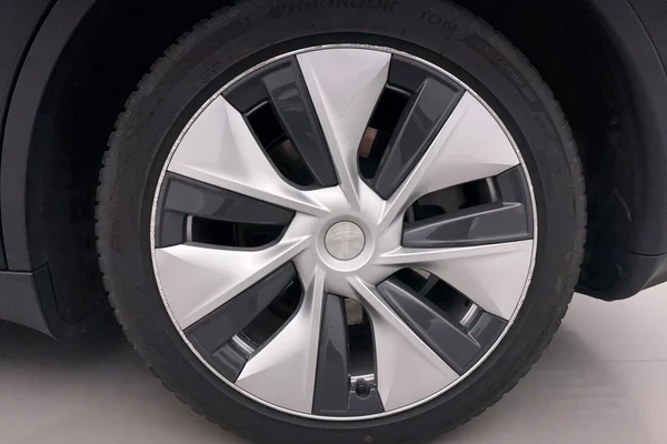 Tesla Model 3 (2023) — foto 16 van 30