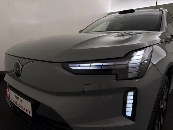 VOLVO EX90 (2025) — foto 26 van 32